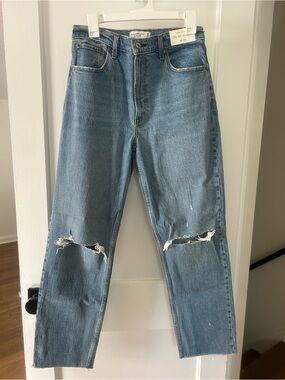 Abercrombie 90’s Straight Jean NWT Size 30